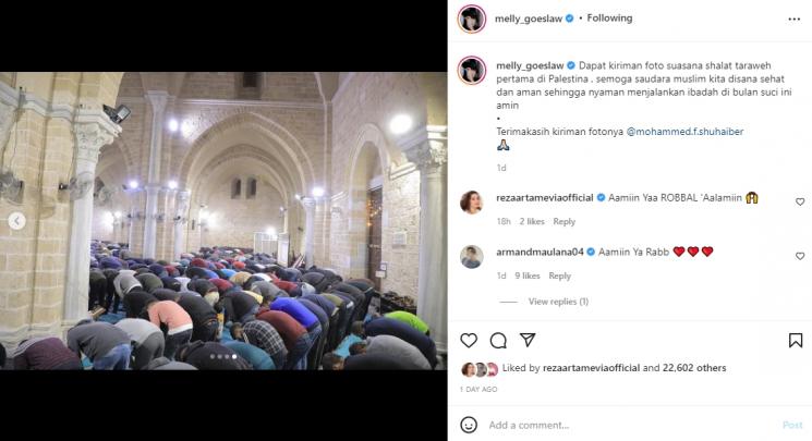 Melly Goeslaw Bongkar Suasana Salat Taraweh Pertama di Palestina. (Instagram/melly_goeslaw)