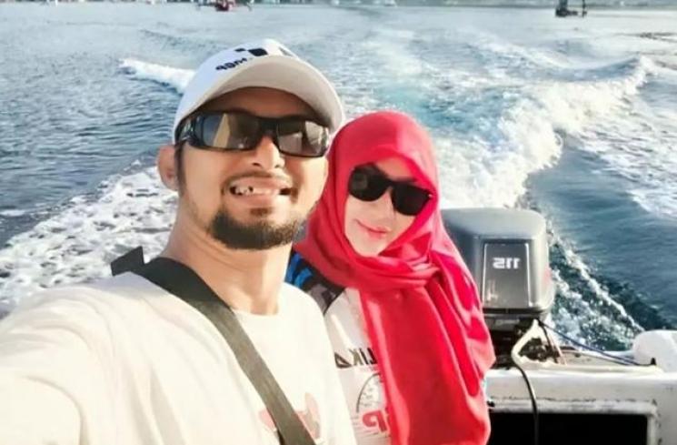 Momen Roro Fitria Umumkan Kehamilan (Instagram/@roro.fitria1989)