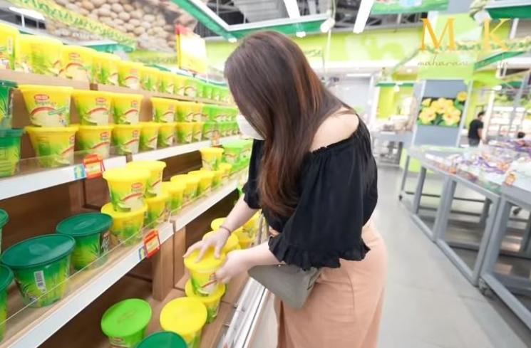 Momen Maharani Kemala Belanja Buka Puasa untuk Asisten (YouTube maharani kemala)