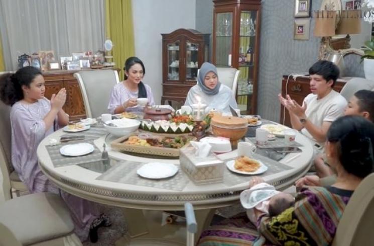 Momen Buka Puasa Krisdayanti Bareng Baby Ameena (YouTube/The Lemos Family)