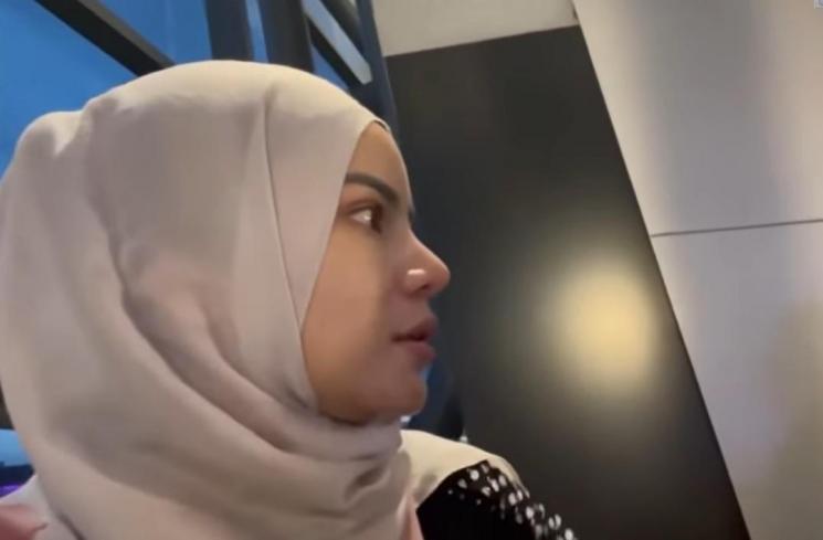 Potret Dinar Candy Jalani Umrah. (YouTube/Dinar Candy)