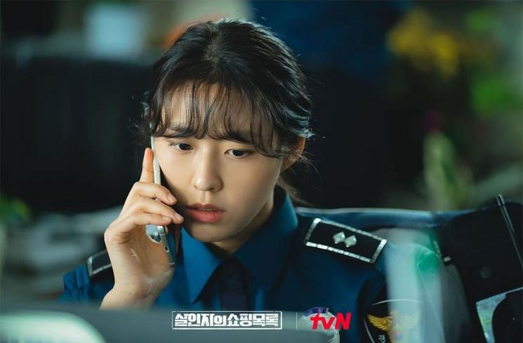 9 Pesona Seolhyun AOA di The Killer's Shopping List, Perankan Polisi Muda yang Energik