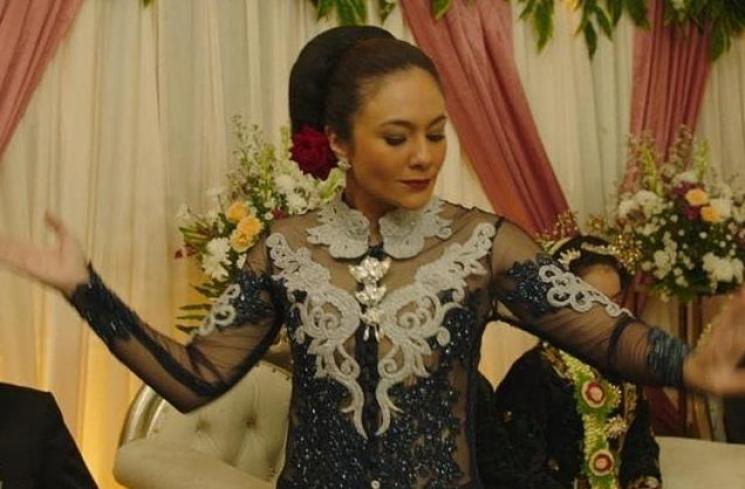 Potret Wulan Guritno Cosplay Karakter Film (Instagram/@wulanguritno)