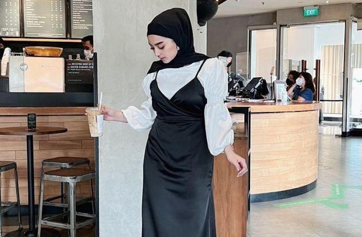 Outfit Dinan Fajrina Istri Doni Salmanan (Instagram/dinanfajrina)