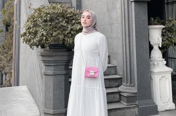  Outfit Dinan Fajrina Istri Doni Salmanan (Instagram/dinanfajrina)