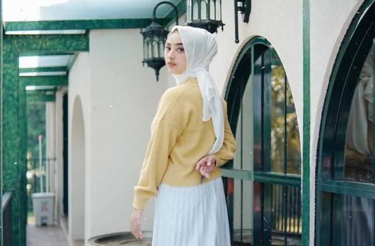 Outfit Dinan Fajrina Istri Doni Salmanan (Instagram/dinanfajrina)