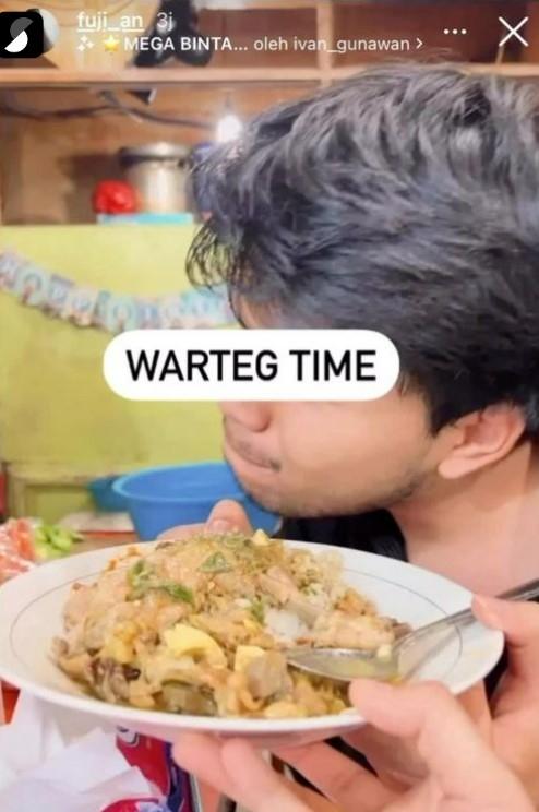 Momen Fuji dan Thariq Halilintar Ngedate di Warteg. (Instagram/fuji_an)