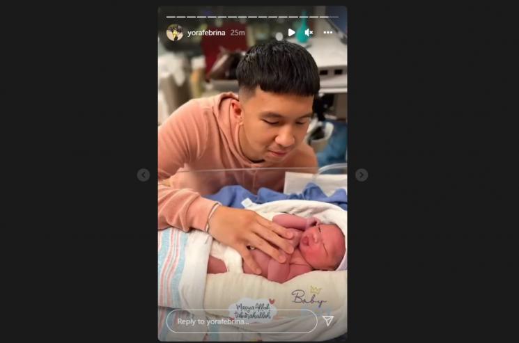 Wajah anak pertama Nikita Willy. (Instagram/yorafebrina)