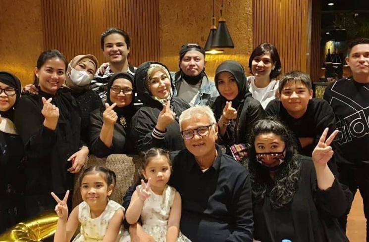 Artis cerai setelah lama menikah (Instagram/@cameliamalikreal)