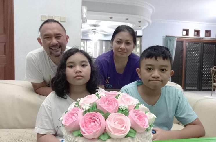 Artis cerai setelah lama menikah (Instagram/@rocknal)