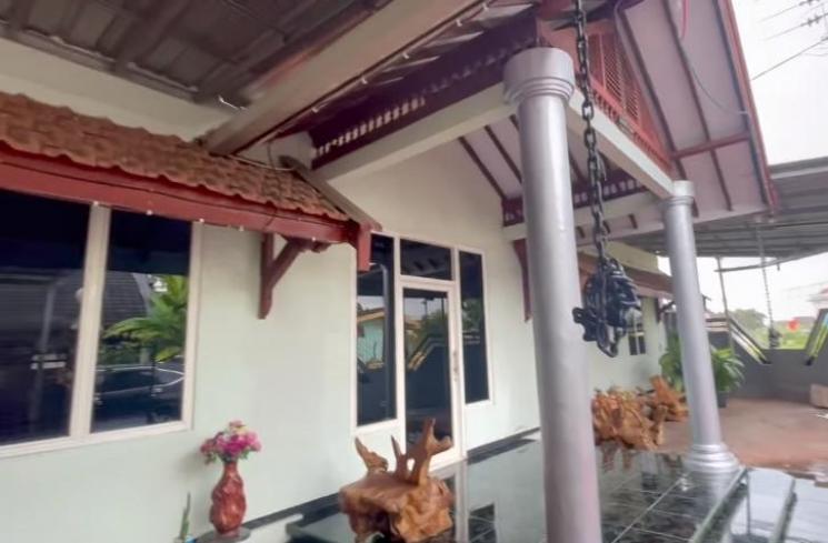 Rumah Dewi Perssik di Kampung Halaman (YouTube DEWI PERSSIK)