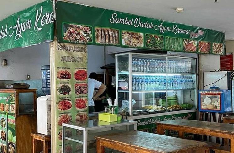 Artis Jadi Pedagang Kaki Lima