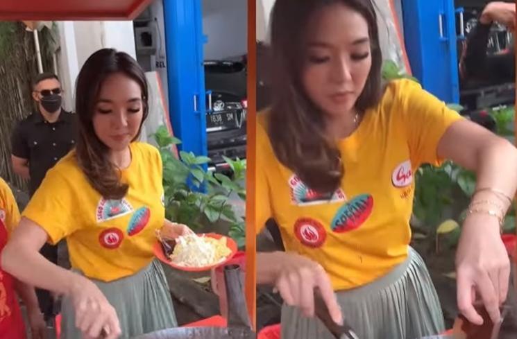 Artis Jadi Pedagang Kaki Lima