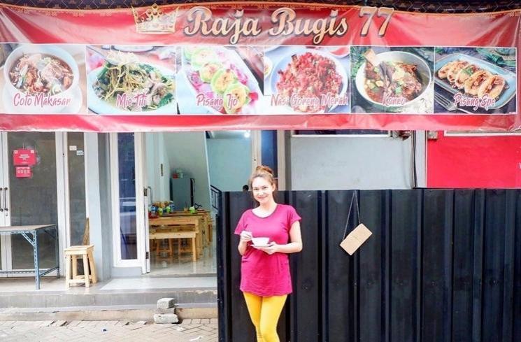 Artis Jadi Pedagang Kaki Lima