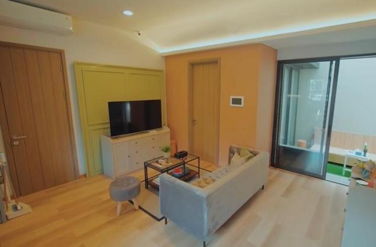 Potret rumah Joshua Suherman (YouTube/Raditya Dika)