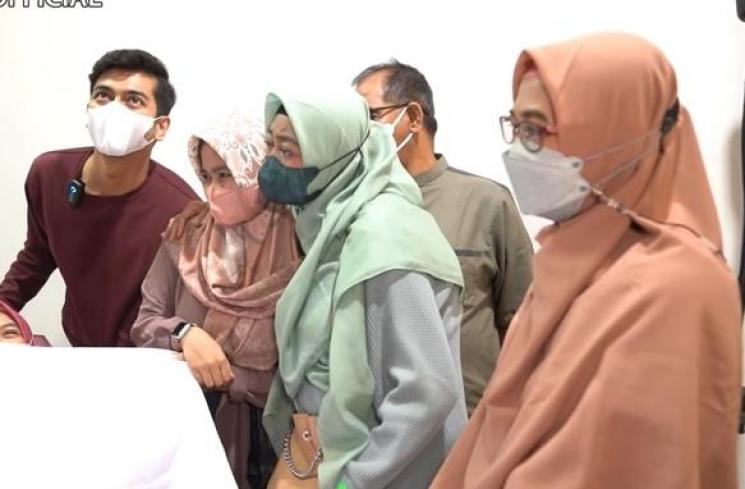 Momen Ria Ricis Cek Kandungan. (YouTube/Ricis Official)