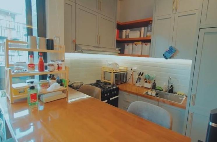 Potret rumah Joshua Suherman (YouTube/Raditya Dika)