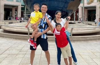 10 Momen Titi Kamal dan Christian Sugiono Liburan di Singapura, Menginap di Hotel dengan Pemandangan Aquarium Raksasa