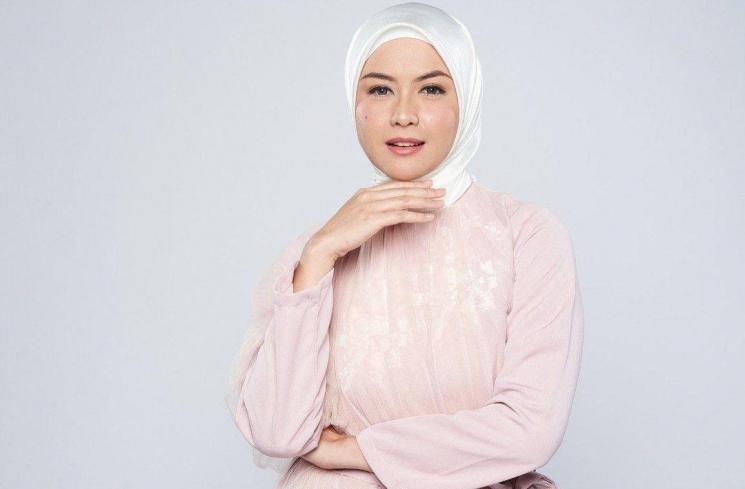 Artis Berhijab yang Vakum dari Dunia Hiburan (Instagram/@vatemat)