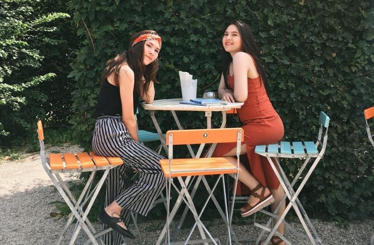 Potret Olivia Jensen dan Kembarannya (Instagram/@oliviajensen)