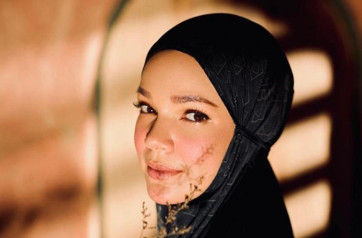 Artis Berhijab yang Vakum dari Dunia Hiburan (Instagram/@dewisandra)