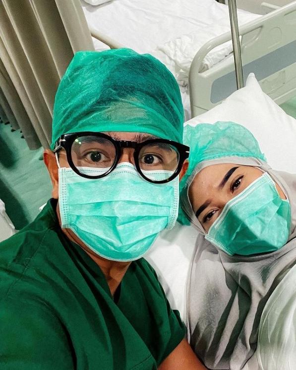 Momen Fitri Tropica Melahirkan Anak Kedua (Instagram/irvantoge)