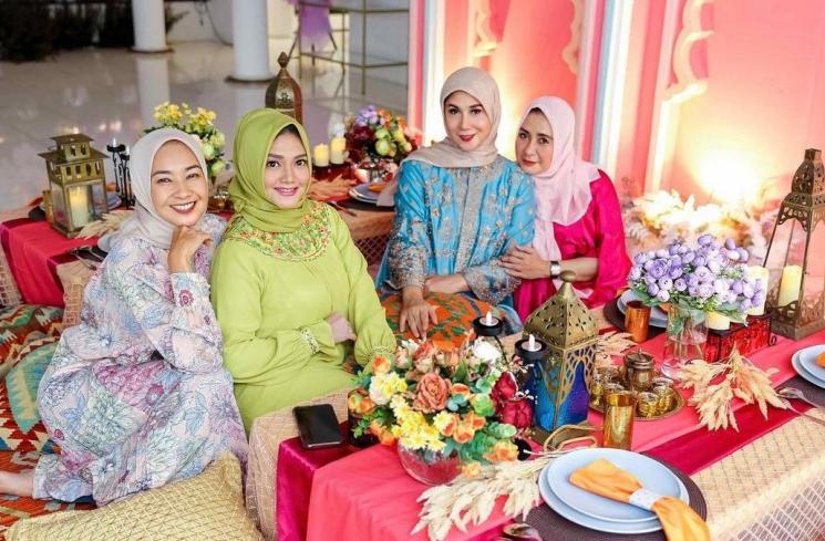 Momen Bella Saphira Buka Bersama Artis 90-an (instagram/@bellasaphiraofficial)