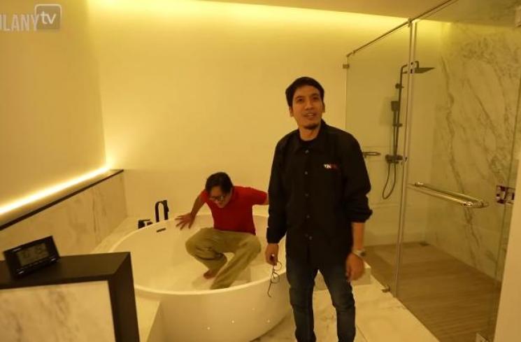 Kamar mandi rumah Natasha Rizky dan Desta (YouTube.com)