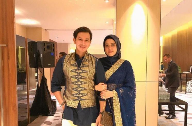 Pesona Seleb Berhijab Pakai Busana India (instagram/@fairuzarafiq)