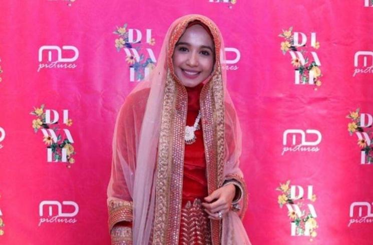 Pesona Seleb Berhijab Pakai Busana India (instagram/@laudyacynthiabella)