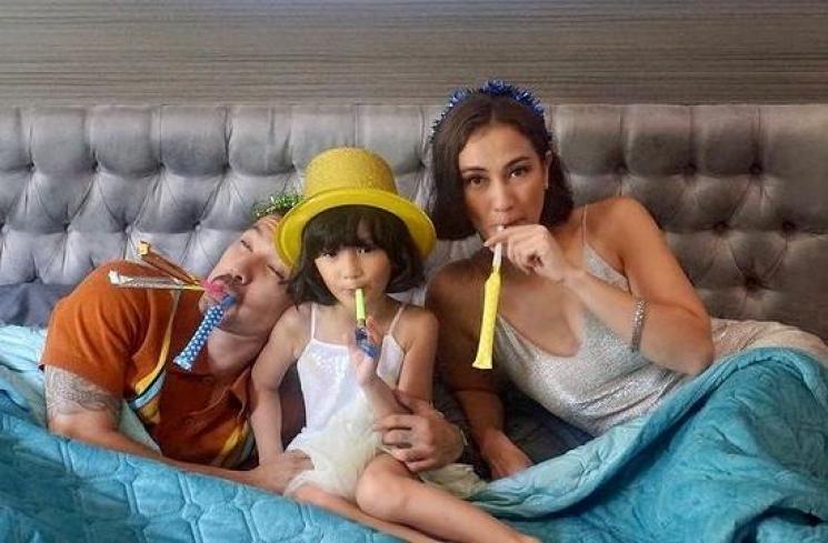 Artis Melahirkan di Bulan Ramadan (Instagram/atiqohhasiholan)