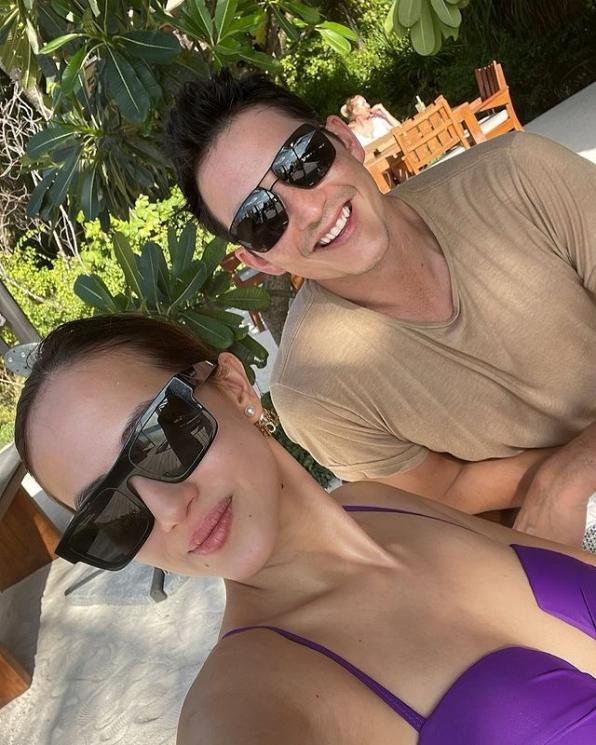 Potret Bulan Madu Mike Lewis dan Janisaa Pradja di Maldives (Instagram/janisaas)