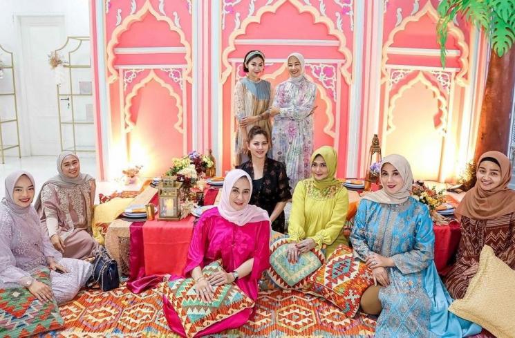 Momen Bella Saphira Buka Bersama Artis 90-an (instagram/@bellasaphiraofficial)