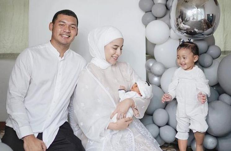 Artis Melahirkan di Bulan Ramadan (Instagram/emyaghnia)