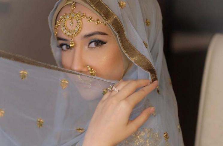 Pesona Seleb Berhijab Pakai Busana India (instagram/@zaskiasungkar15)
