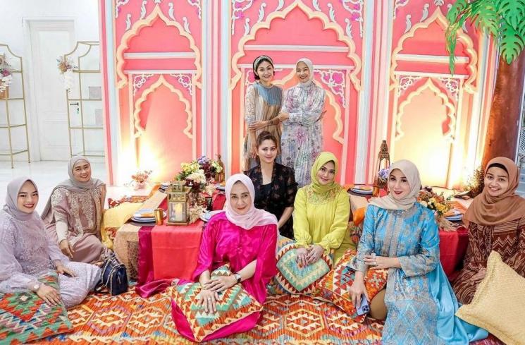Momen Bella Saphira Buka Bersama Artis 90-an (instagram/@bellasaphiraofficial)