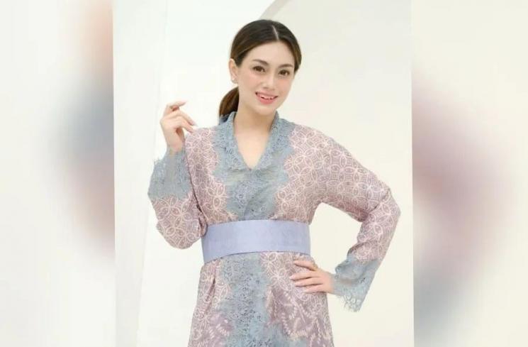 Gaya Celine Evangelista Pakai Kaftan (Instagram/@celine_evangelista)