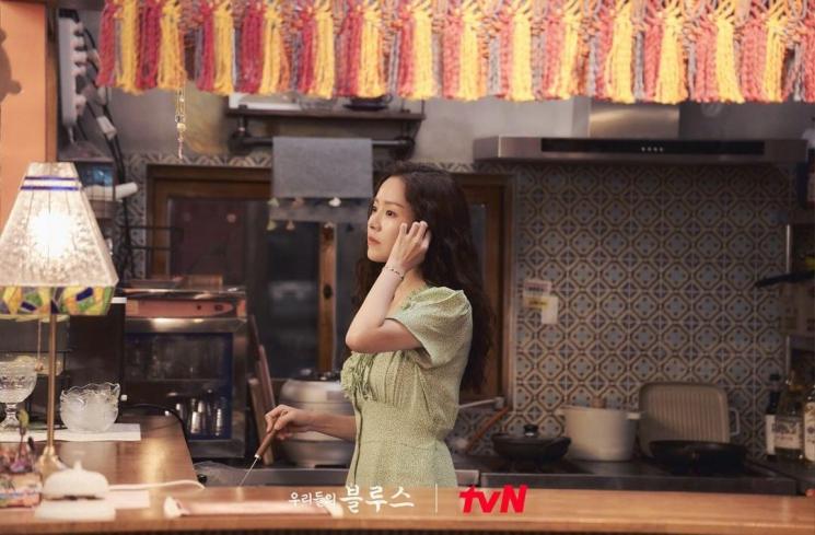 Pesona Han Ji Min di Our Blues (Instagram/@tvn_drama)