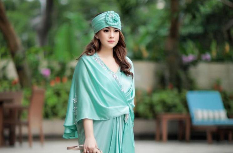 Gaya Celine Evangelista Pakai Kaftan (Instagram/@celine_evangelista)