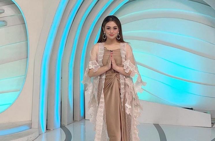 Gaya Celine Evangelista Pakai Kaftan (Instagram/@celine_evangelista)