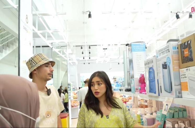Momen Jessica Iskandar Belanja Perlengkapan Bayi (YouTube/Jessica Iskandar)