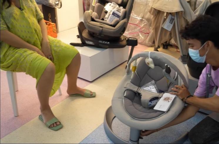 Momen Jessica Iskandar Belanja Perlengkapan Bayi (YouTube/Jessica Iskandar)