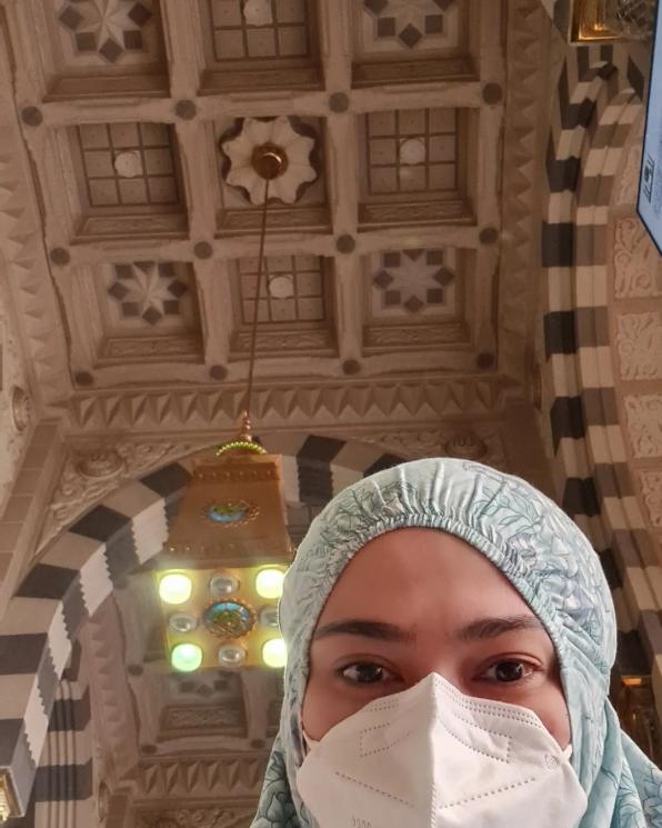 Potret Cathrine Wilson Ibadah Umrah di Bulan Ramadhan (Instagram/cathrinewilson)