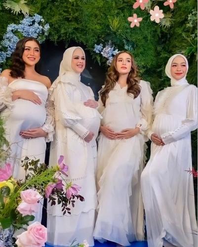 Foto Maternity Ria Ricis, Jedar, Cut Meyriska, Yasmine Wildblood. (Instagram/ricistr_12)