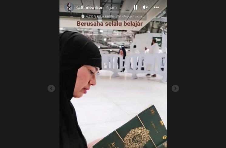Potret Cathrine Wilson Ibadah Umrah di Bulan Ramadhan (Instagram/cathrinewilson)