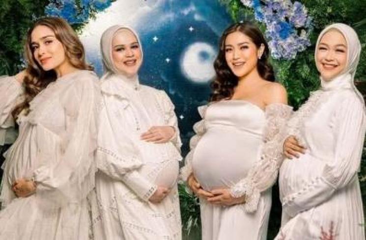 Foto Maternity Ria Ricis, Jedar, Cut Meyriska, Yasmine Wildblood. (Instagram/ricistr_12)