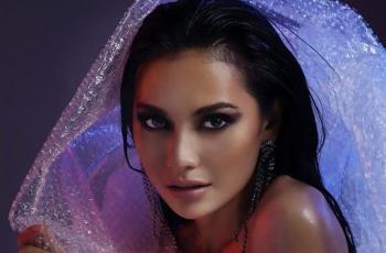 Biasa Tampil Natural, 7 Potret Indah Permatasari Pakai Makeup Tebal Bikin Pangling