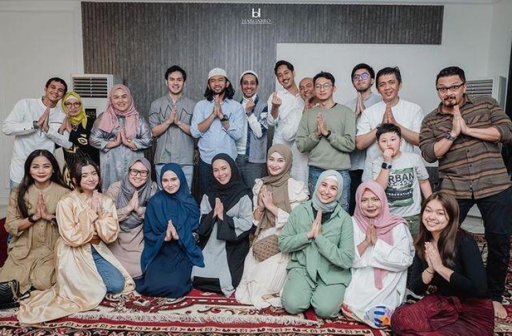 Potret Syukuran Rumah Syifa Hadju (Instagram/syifahadjureal)