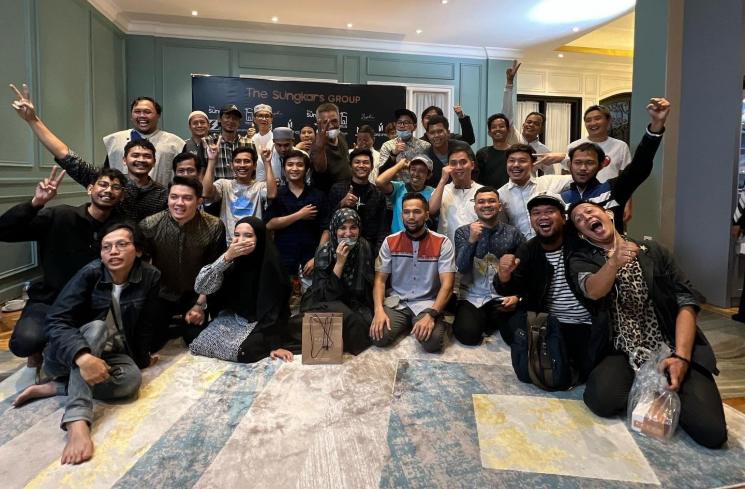 Bukber Keluarga Besar The Sungkars. (YouTube/The Sungkars)