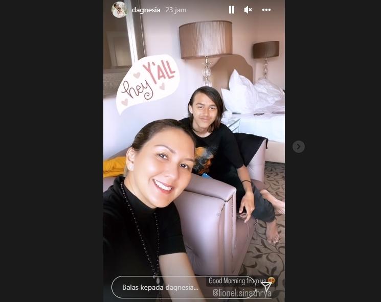 Potret Darius Sinathrya dan Donna Agnesia Jenguk Anak Sulung di Prancis (Instagram/darius_sinathrya)